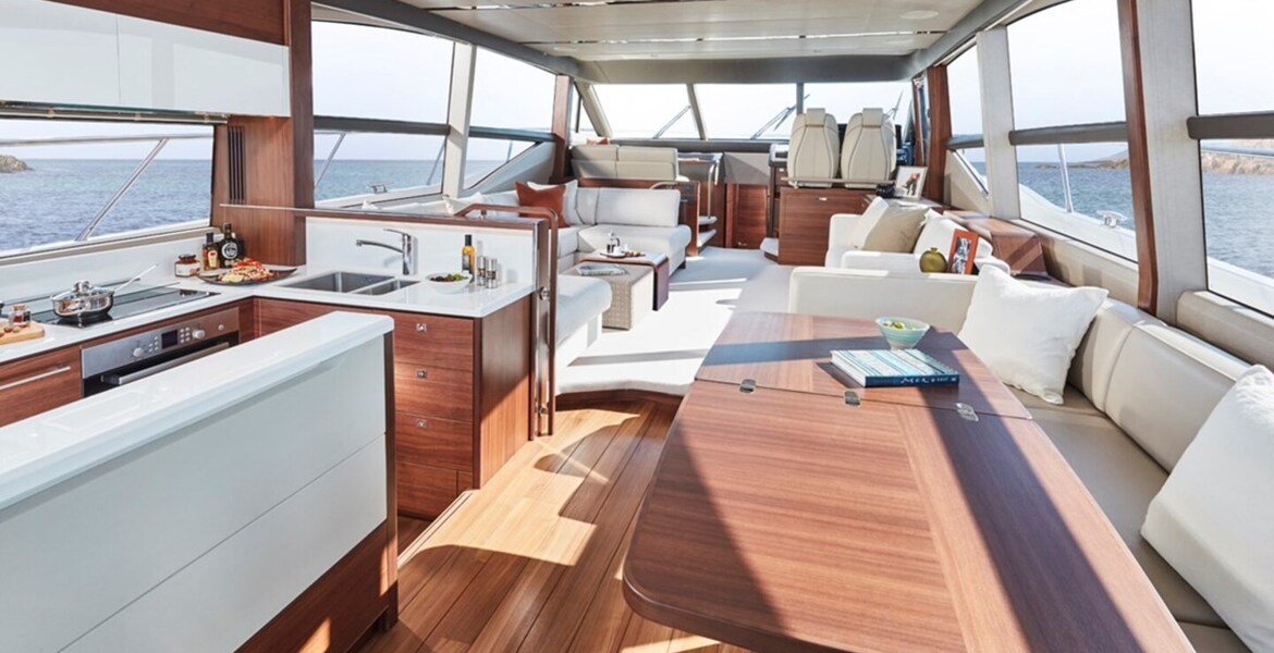 Yacht Princess F70 for rental in Puerto Banús, Marbella.