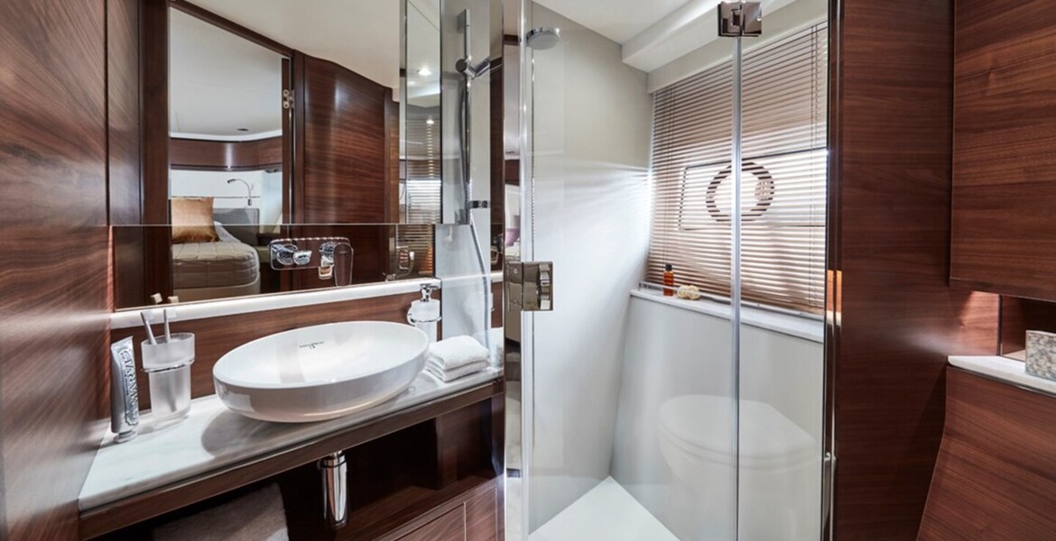 Yacht Princess F70 for rental in Puerto Banús, Marbella.